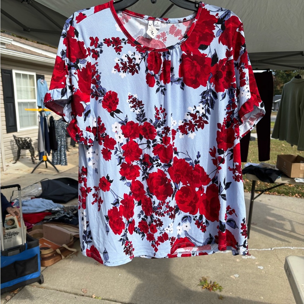 Elle Red and White Floral Short Sleeve Top